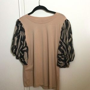 DKYNY Woman’s Puffy Sleeve Shirt